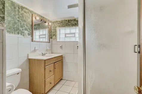 5716 West Gunnison Street Chicago IL 60630