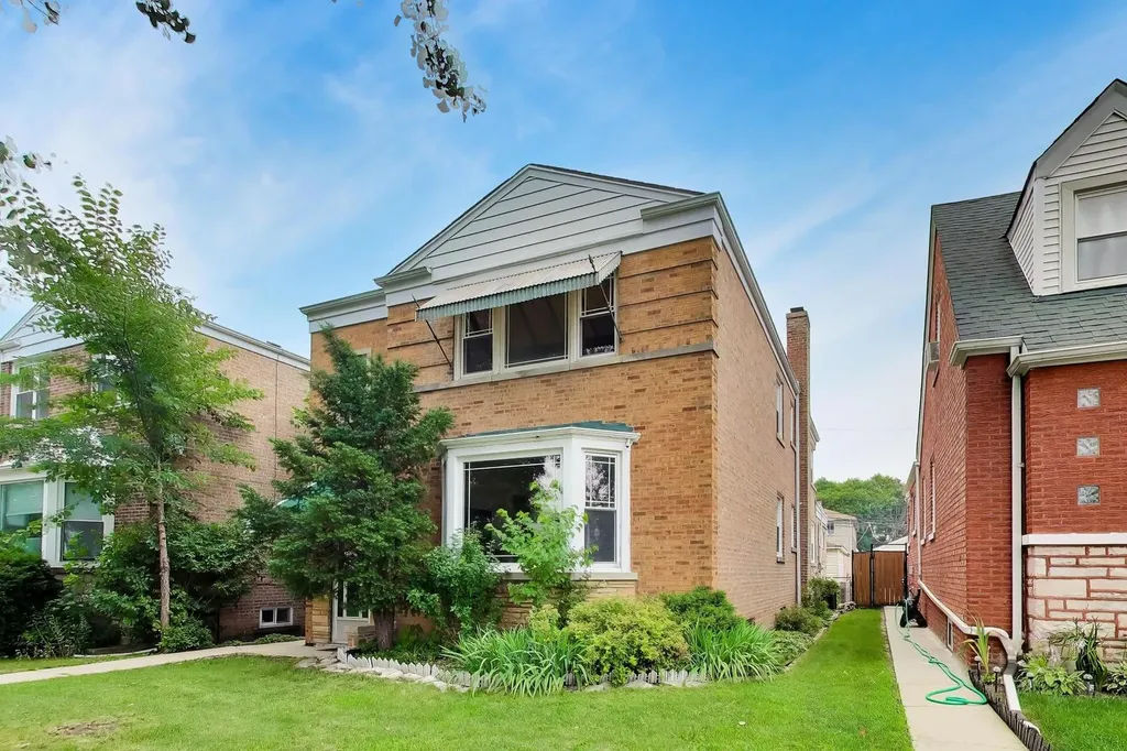 6025 North Sacramento Avenue Chicago IL 60659