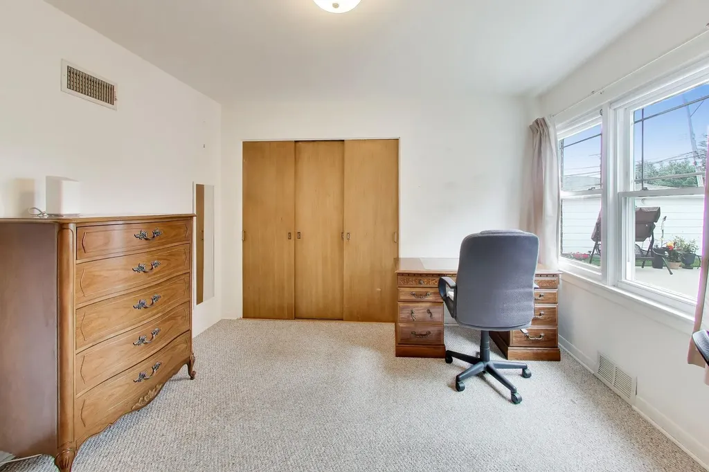 6025 North Sacramento Avenue Chicago IL 60659