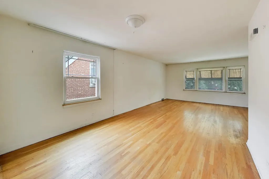 6025 North Sacramento Avenue Chicago IL 60659