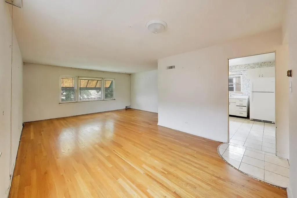 6025 North Sacramento Avenue Chicago IL 60659