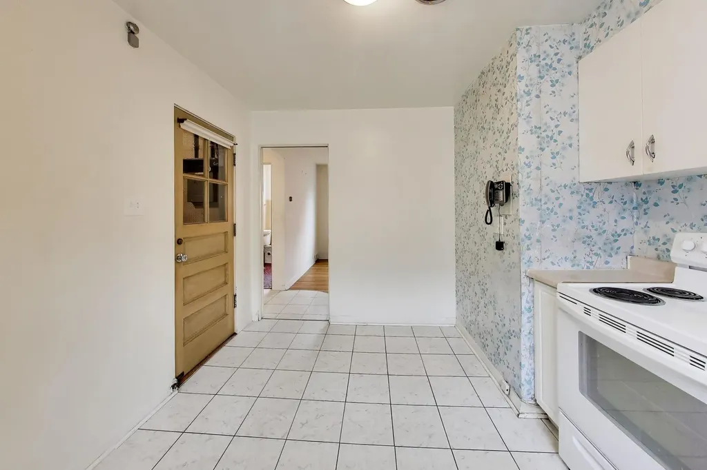 6025 North Sacramento Avenue Chicago IL 60659