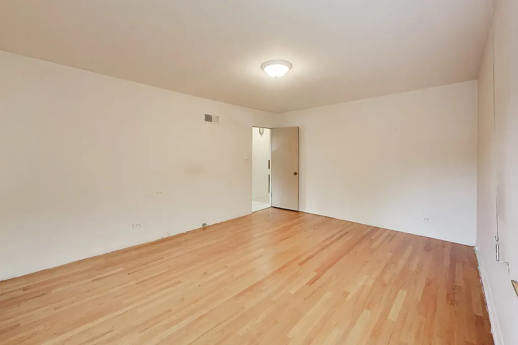 6025 North Sacramento Avenue Chicago IL 60659