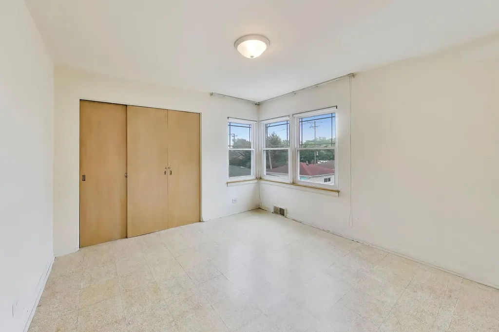 6025 North Sacramento Avenue Chicago IL 60659