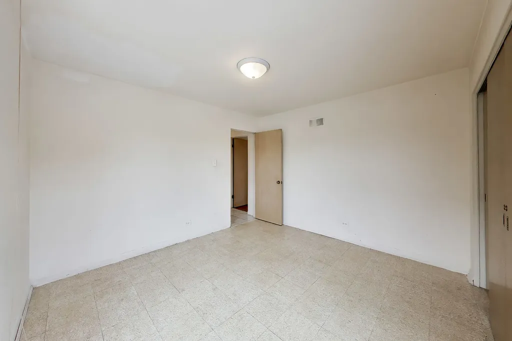 6025 North Sacramento Avenue Chicago IL 60659