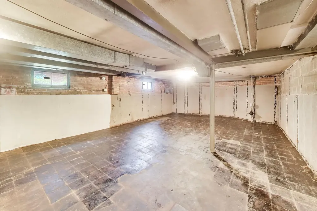 6025 North Sacramento Avenue Chicago IL 60659