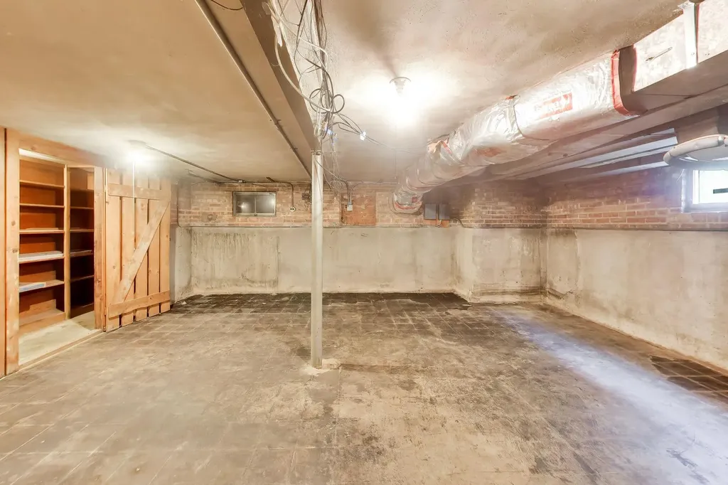 6025 North Sacramento Avenue Chicago IL 60659