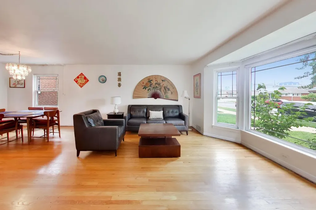 6025 North Sacramento Avenue Chicago IL 60659