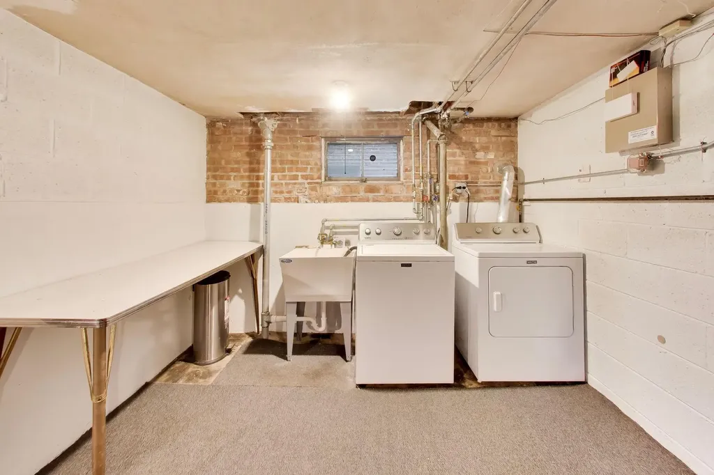 6025 North Sacramento Avenue Chicago IL 60659