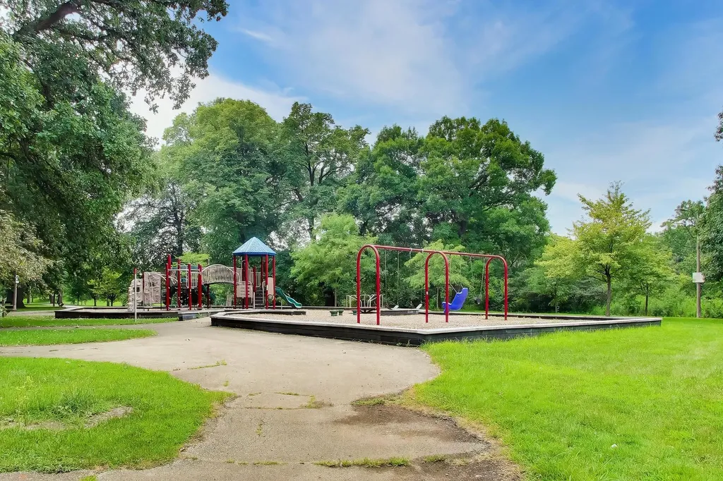 6025 North Sacramento Avenue Chicago IL 60659