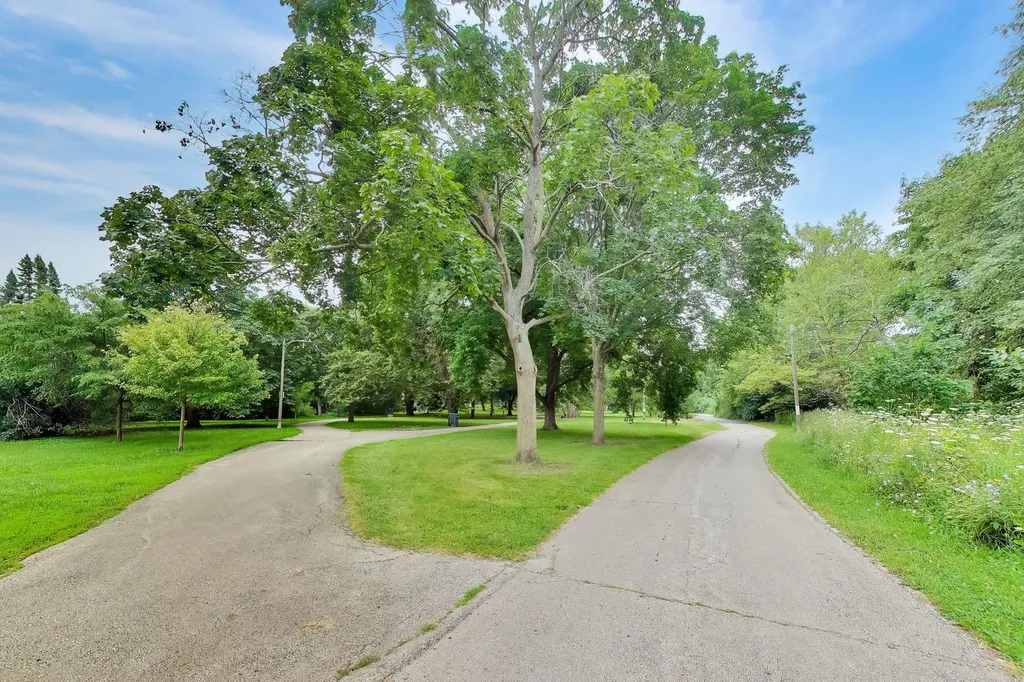 6025 North Sacramento Avenue Chicago IL 60659