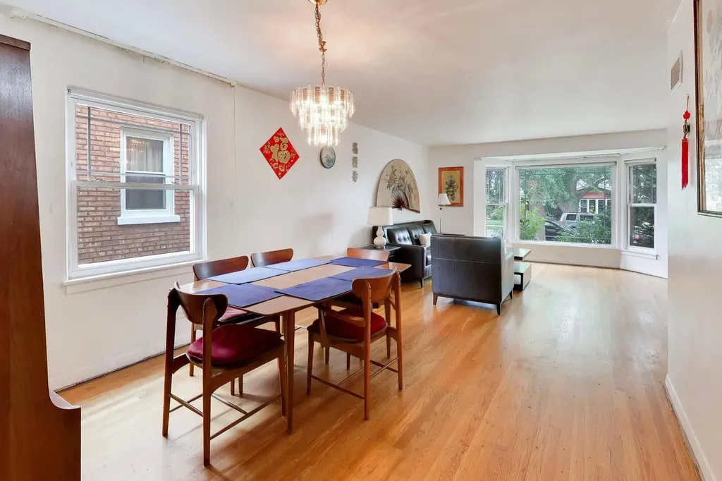 6025 North Sacramento Avenue Chicago IL 60659