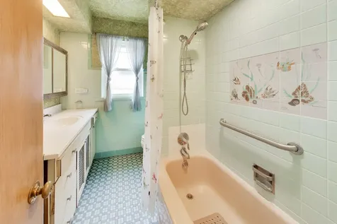 6025 North Sacramento Avenue Chicago IL 60659