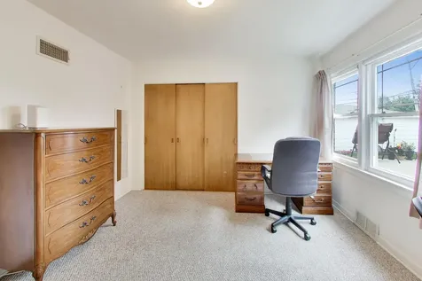 6025 North Sacramento Avenue Chicago IL 60659