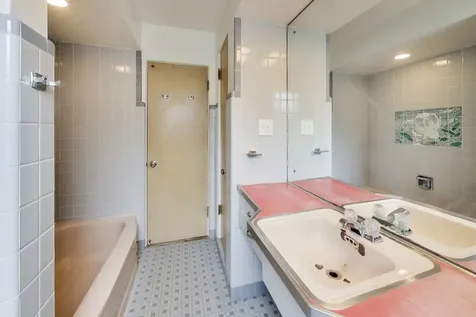 6025 North Sacramento Avenue Chicago IL 60659