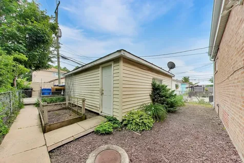 6025 North Sacramento Avenue Chicago IL 60659