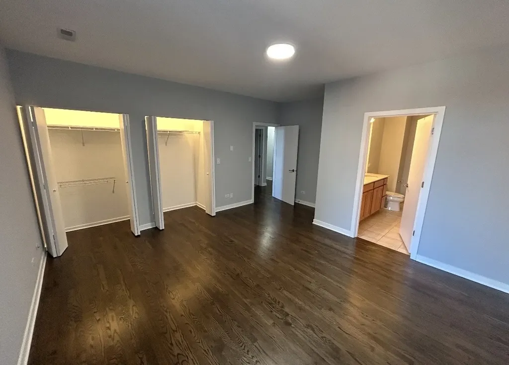 834 West Montrose Avenue Chicago IL 60613