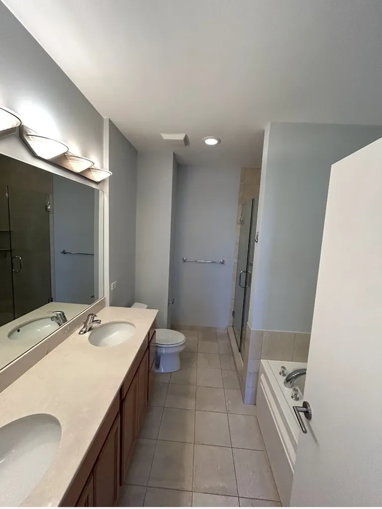 834 West Montrose Avenue Chicago IL 60613