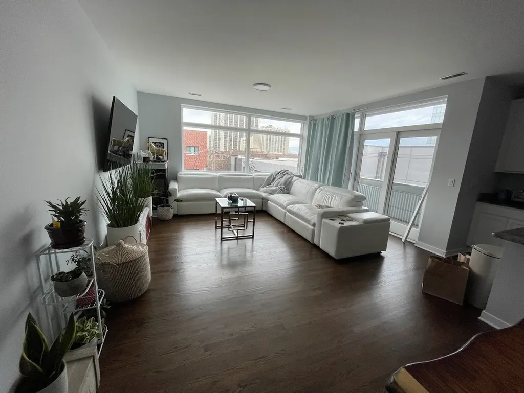 834 West Montrose Avenue Chicago IL 60613