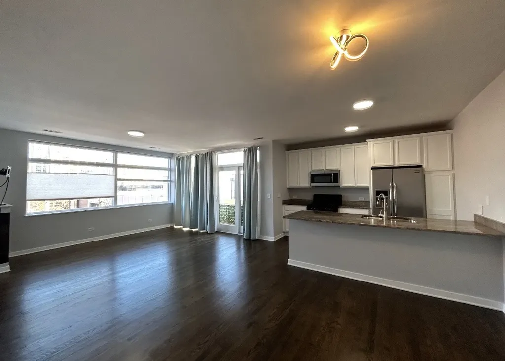 834 West Montrose Avenue Chicago IL 60613