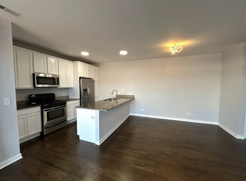 834 West Montrose Avenue Chicago IL 60613