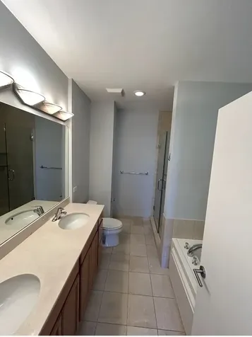 834 West Montrose Avenue Chicago IL 60613