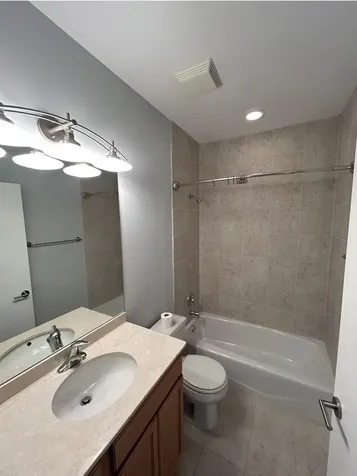 834 West Montrose Avenue Chicago IL 60613