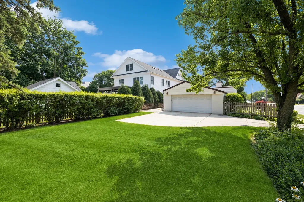 4701 Lawn Avenue Western Springs IL 60558