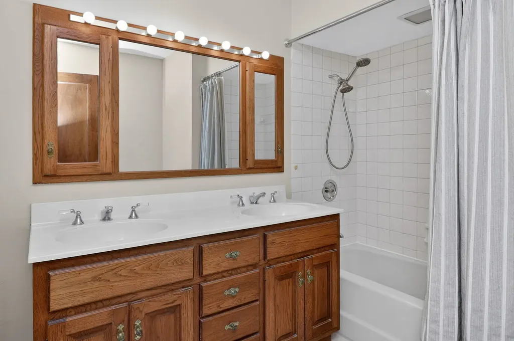 2 South Stough Street Hinsdale IL 60521
