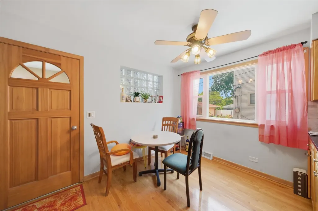 6122 West Leland Avenue Chicago IL 60630