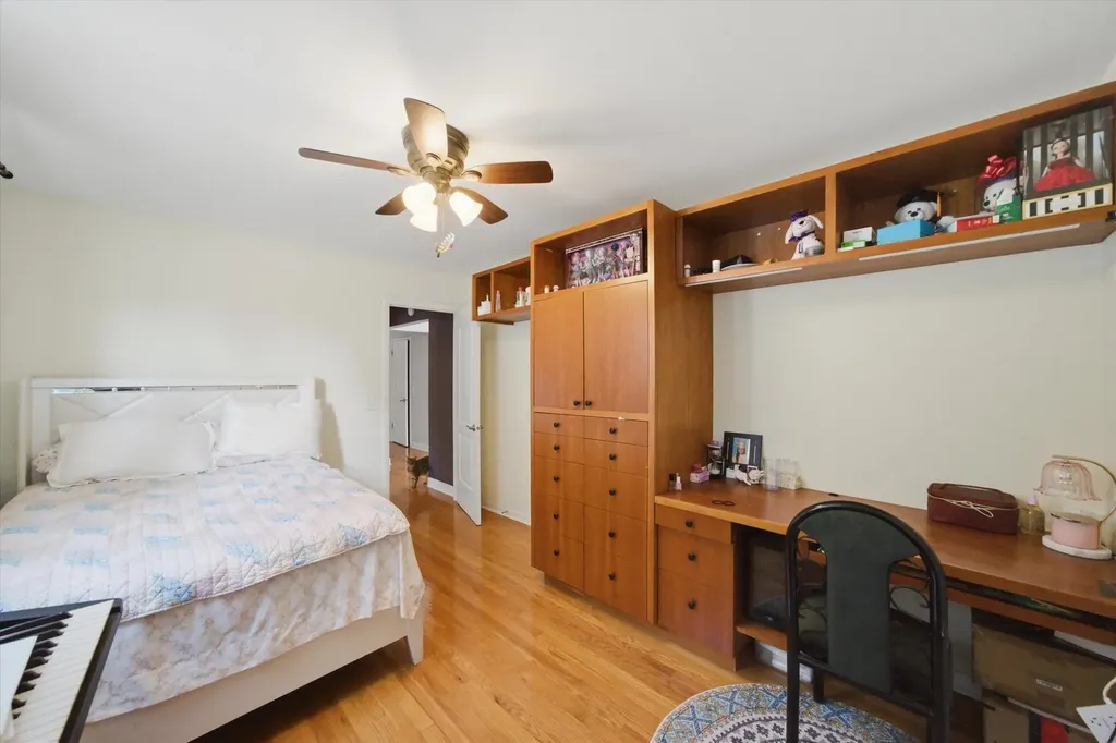 6122 West Leland Avenue Chicago IL 60630