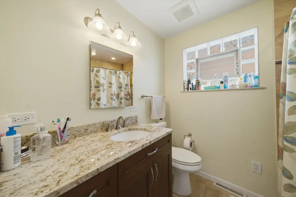 6122 West Leland Avenue Chicago IL 60630