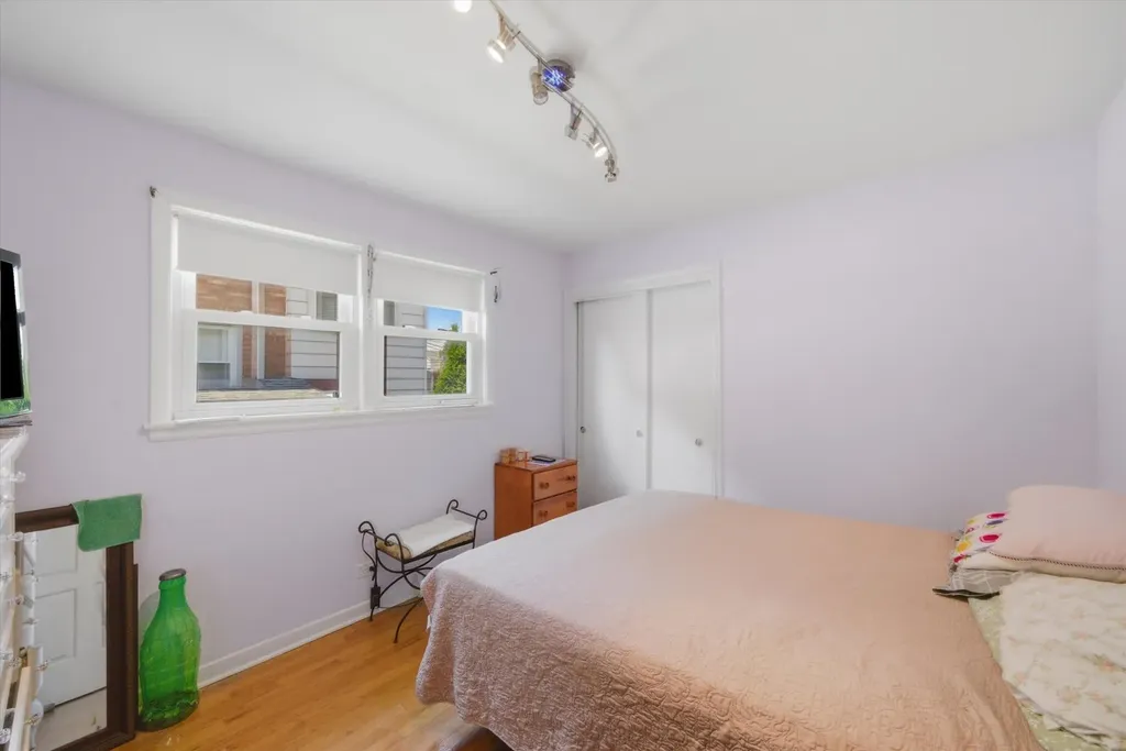 6122 West Leland Avenue Chicago IL 60630