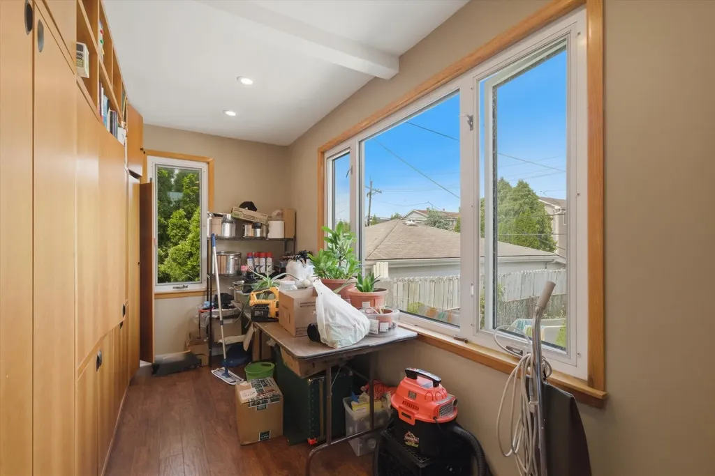 6122 West Leland Avenue Chicago IL 60630