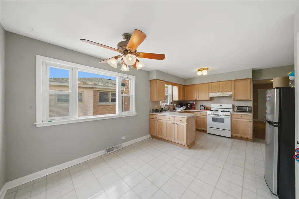 6122 West Leland Avenue Chicago IL 60630