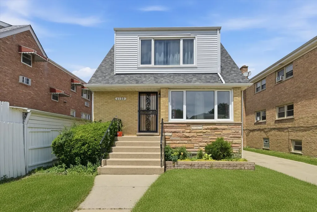 6122 West Leland Avenue Chicago IL 60630