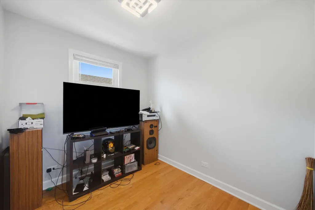 6122 West Leland Avenue Chicago IL 60630