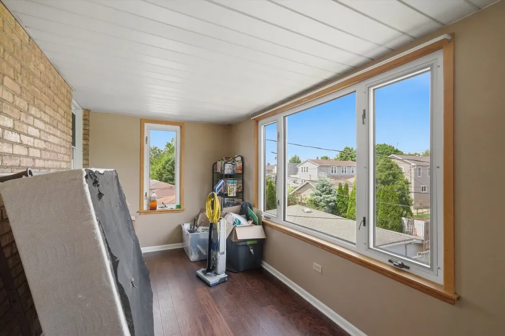 6122 West Leland Avenue Chicago IL 60630