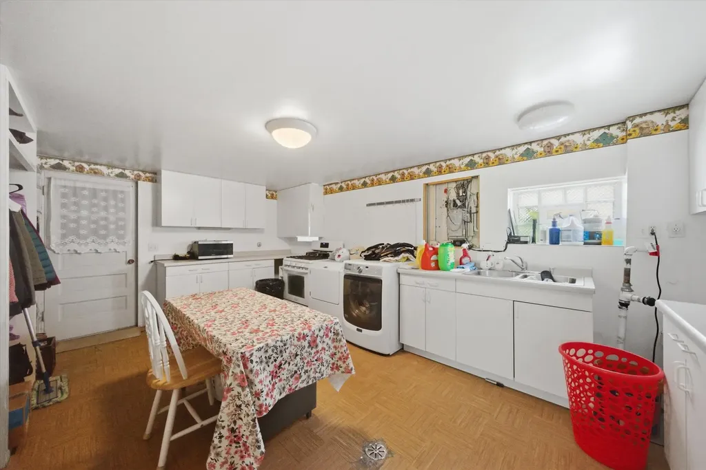 6122 West Leland Avenue Chicago IL 60630
