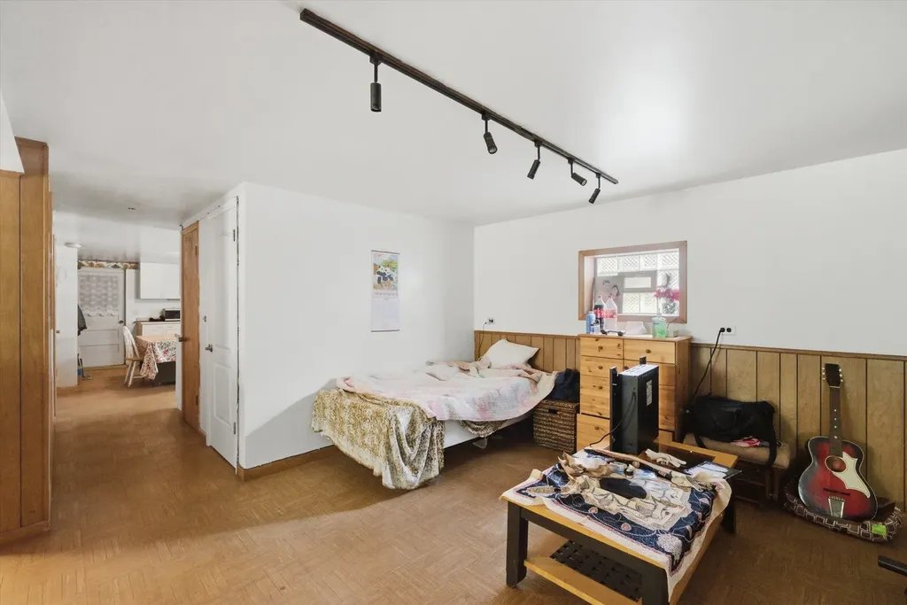 6122 West Leland Avenue Chicago IL 60630