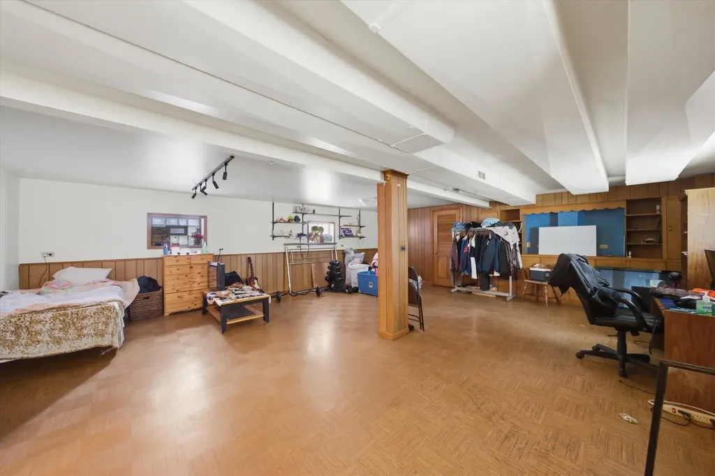 6122 West Leland Avenue Chicago IL 60630