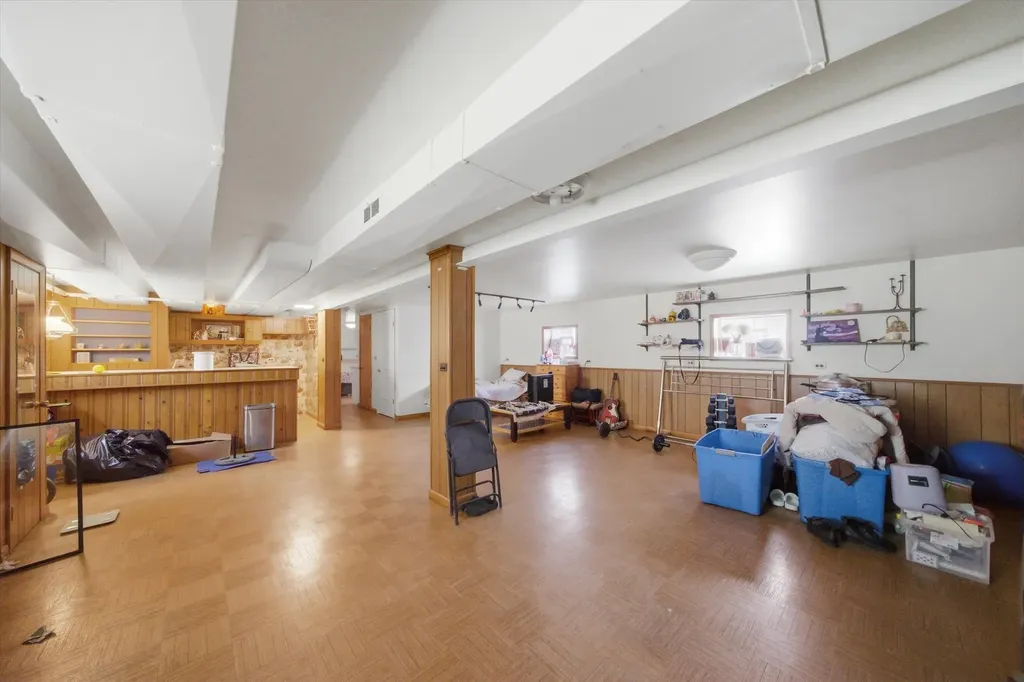 6122 West Leland Avenue Chicago IL 60630