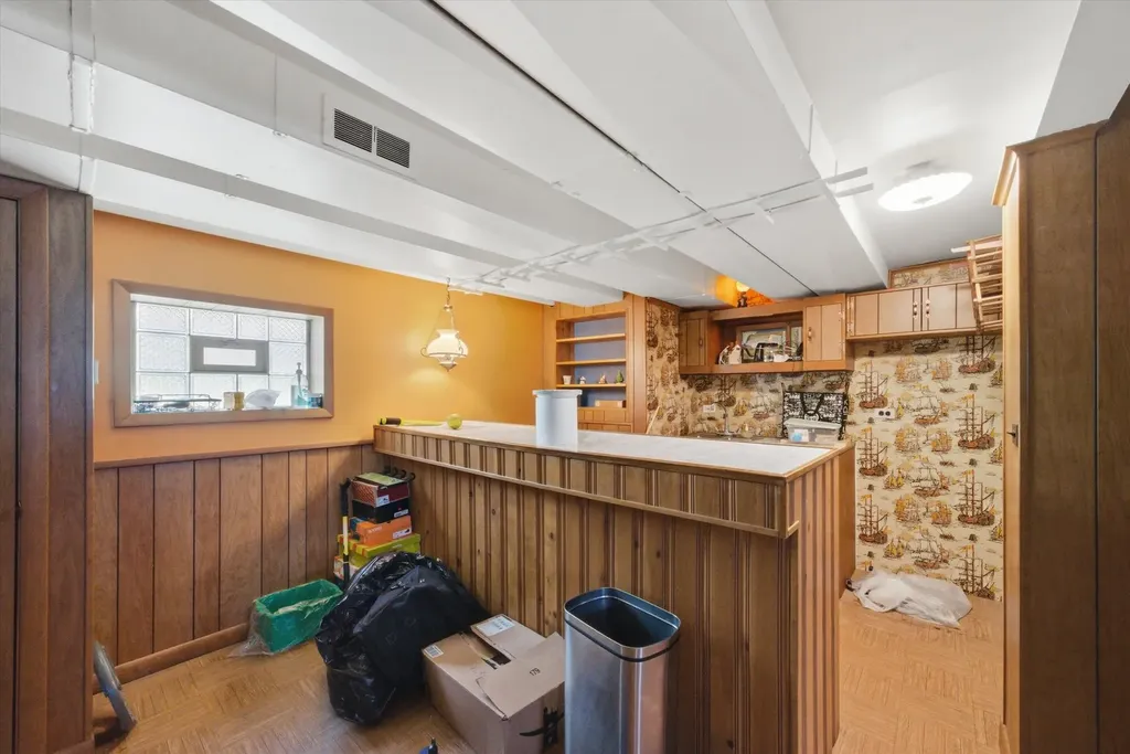 6122 West Leland Avenue Chicago IL 60630