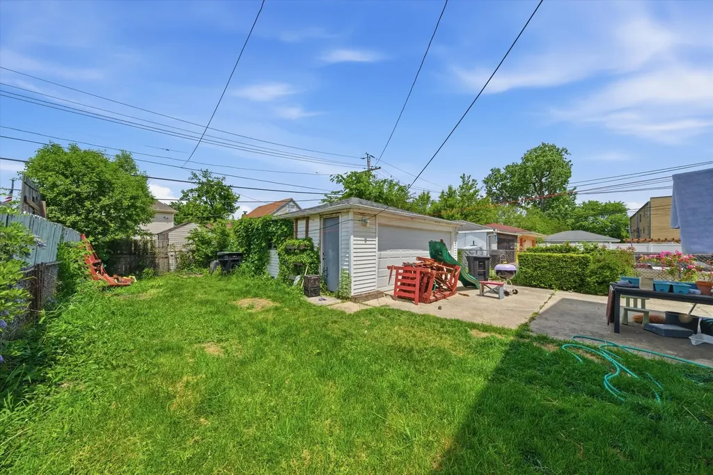 6122 West Leland Avenue Chicago IL 60630