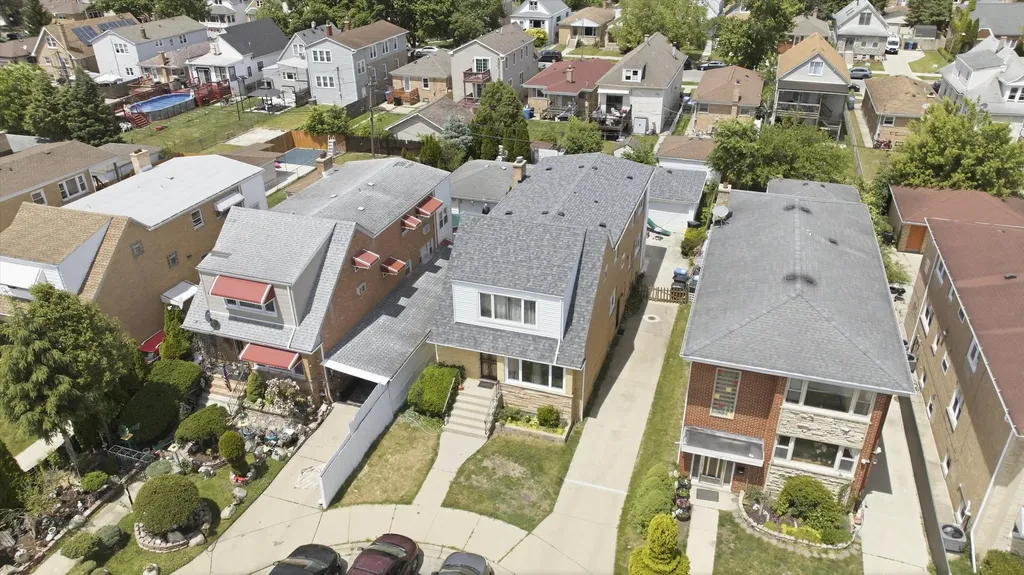 6122 West Leland Avenue Chicago IL 60630