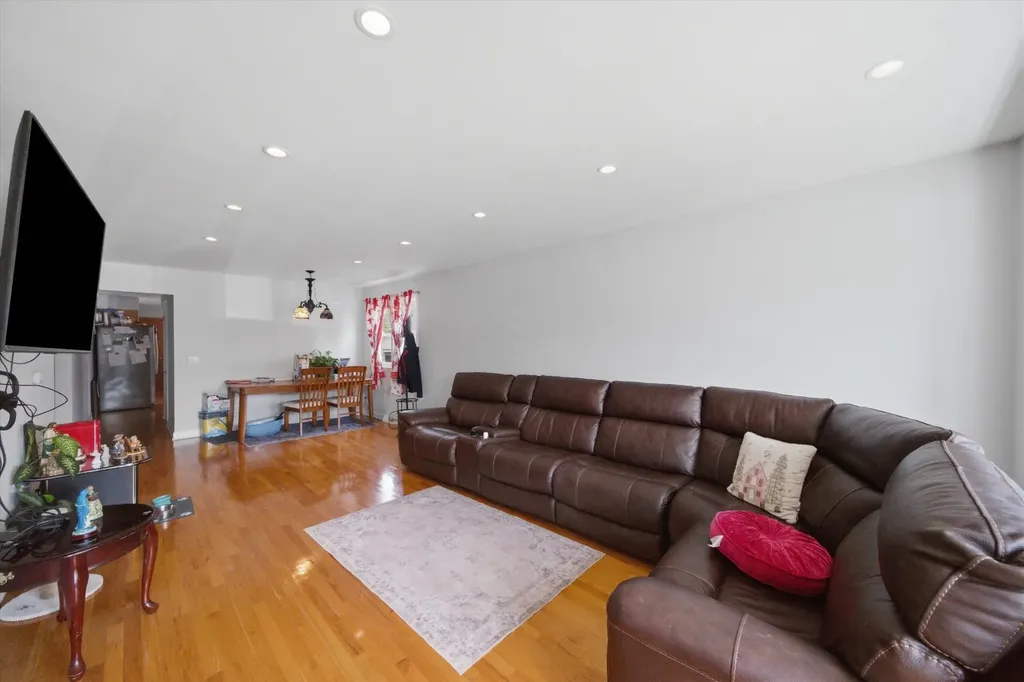 6122 West Leland Avenue Chicago IL 60630