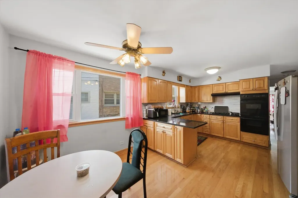 6122 West Leland Avenue Chicago IL 60630