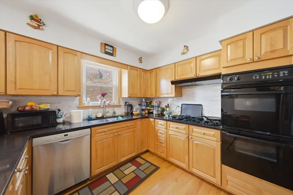6122 West Leland Avenue Chicago IL 60630