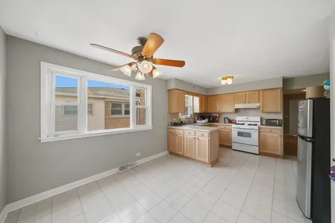 6122 West Leland Avenue Chicago IL 60630