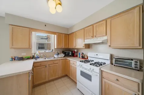 6122 West Leland Avenue Chicago IL 60630